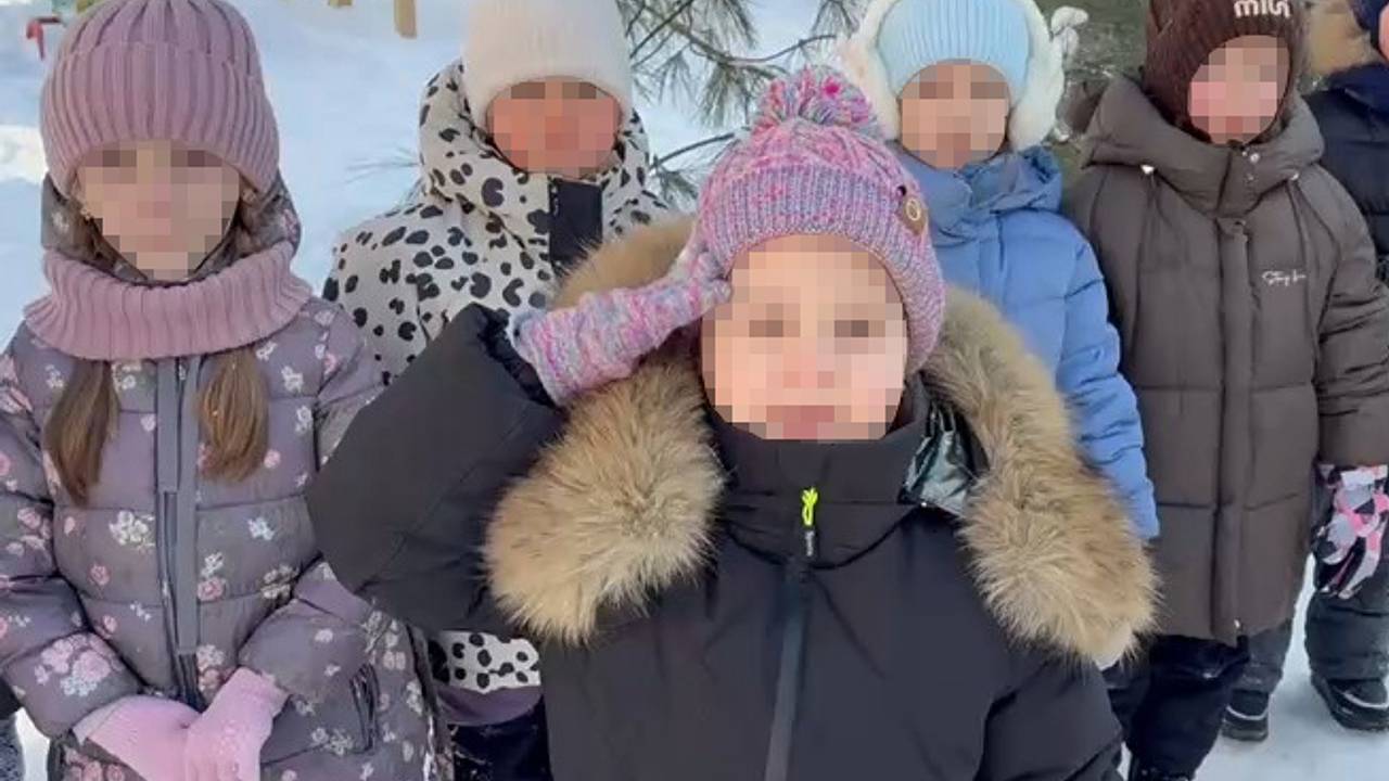 Воспитанников детского сада вывели на мороз ради видео для «Ахмата». Как на это отреагировали власти?