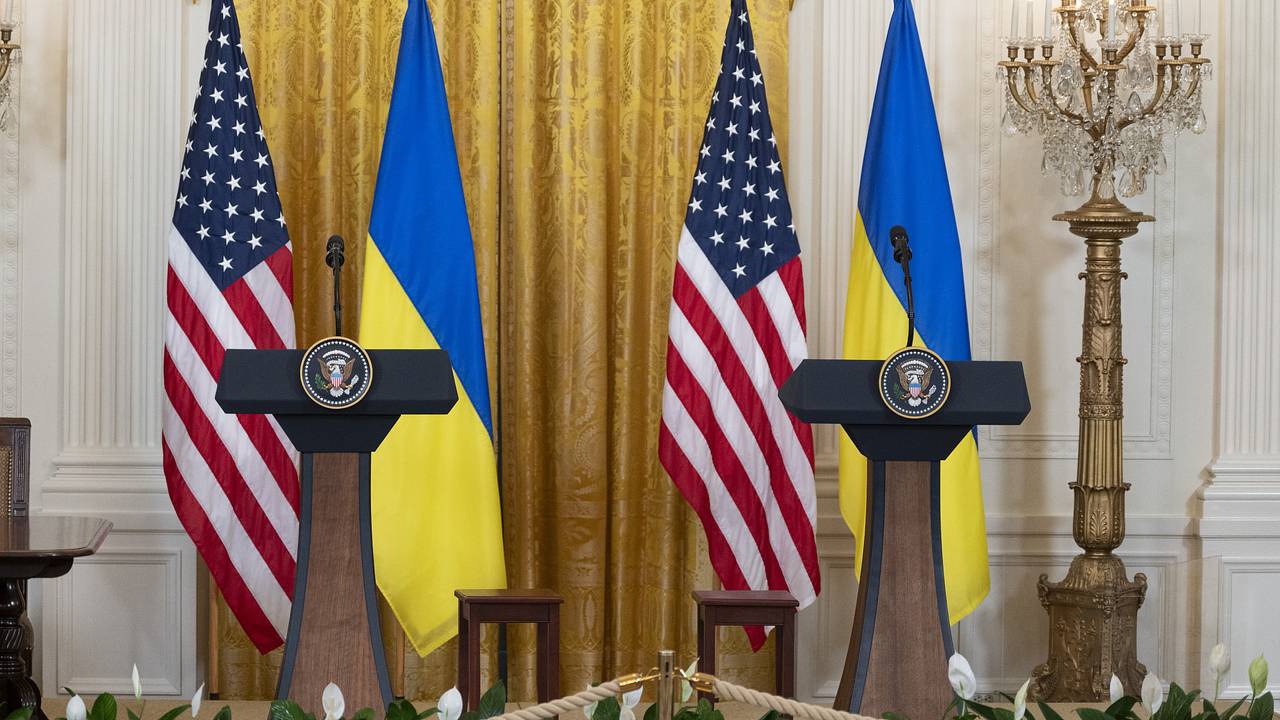 На Западе сравнили спор Украины и США по урегулированию с парадоксом курицы и яйца