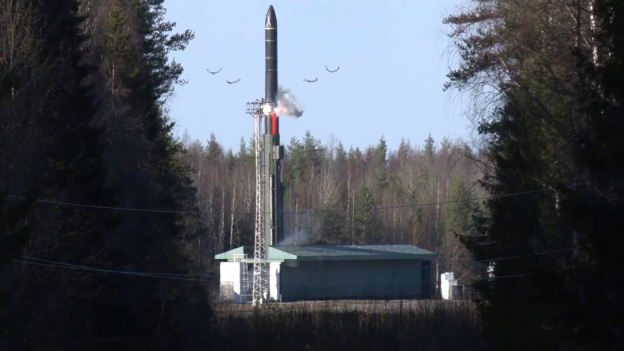 «Температура 4000 градусов — боевые блоки покрыты плазмой». Что известно о мощности, скорости и других характеристиках «Орешника»? «Температура 4000 градусов — боевые блоки покрыты плазмой». Что известно о мощности, скорости и других характеристиках «Орешника»?