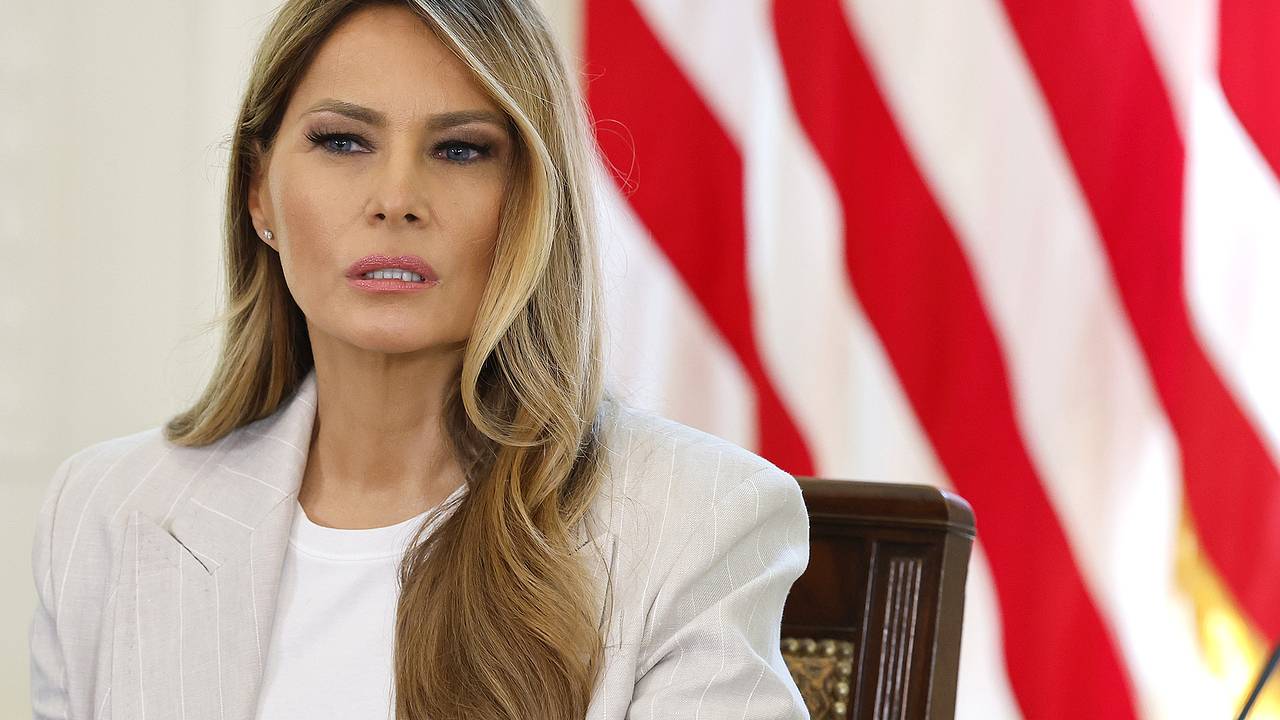 Славянский взгляд Мелании Трамп стал мемом в сети
