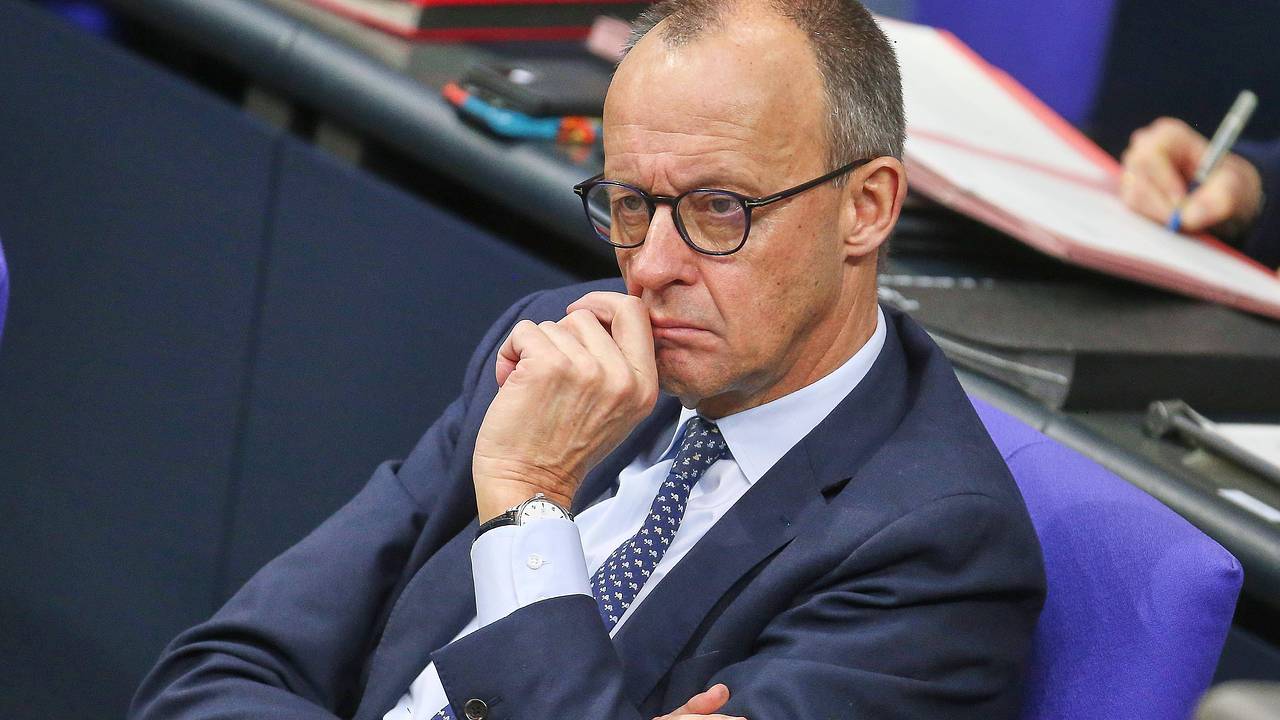 Мерцу пригрозили отставкой из-за России