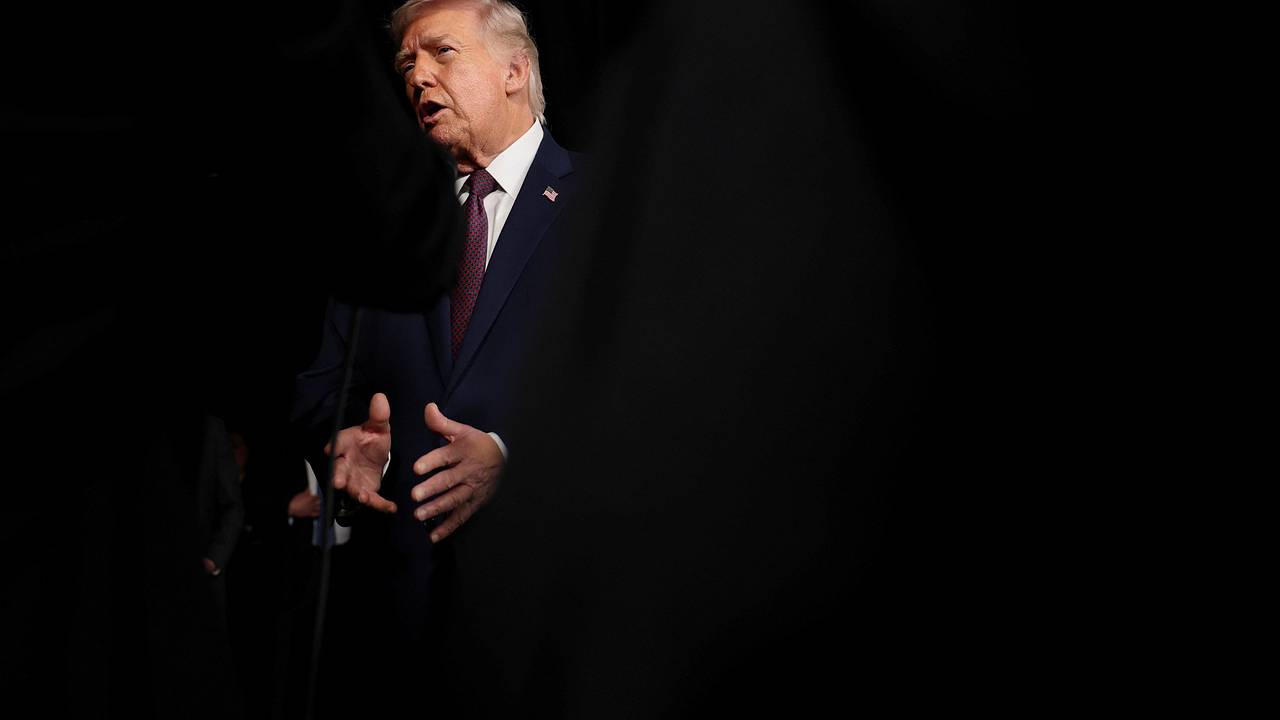Трампа обвинили в изнасиловании несовершеннолетней. 13-летняя девочка укусила будущего президента США во время орального секса