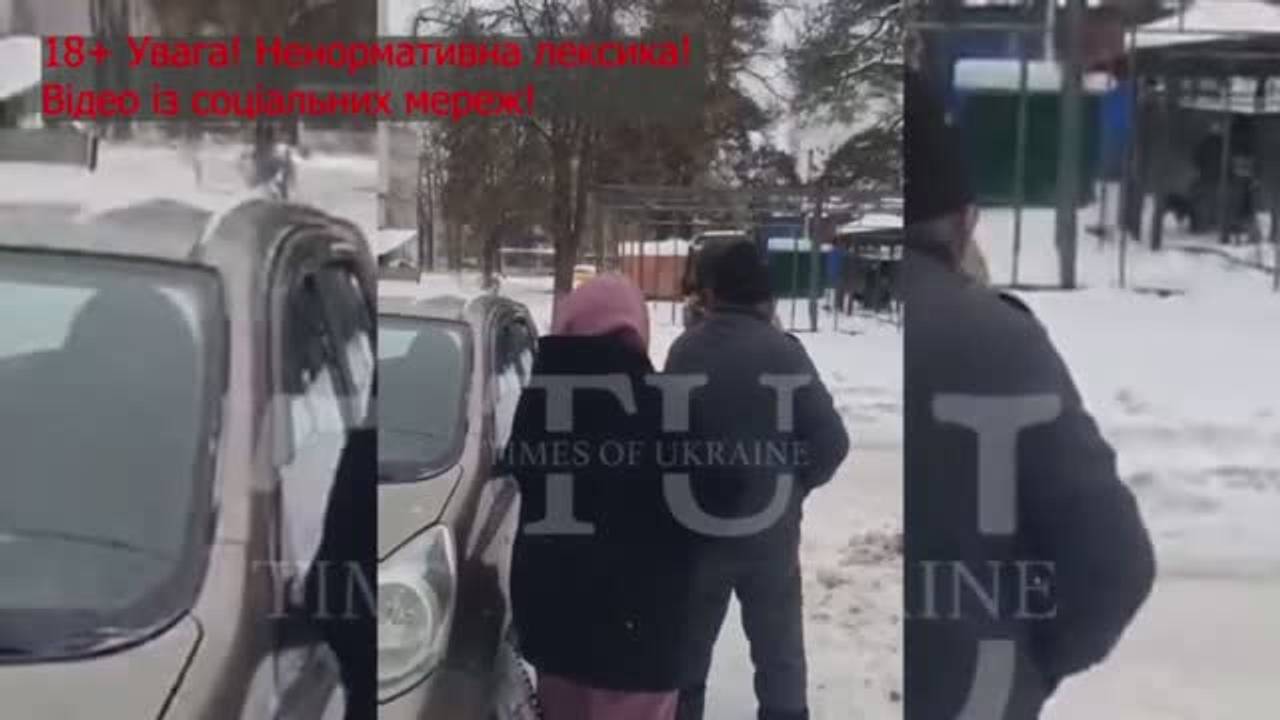 На Украине сотрудник ТЦК открыл огонь по местным жителям и попал на видео