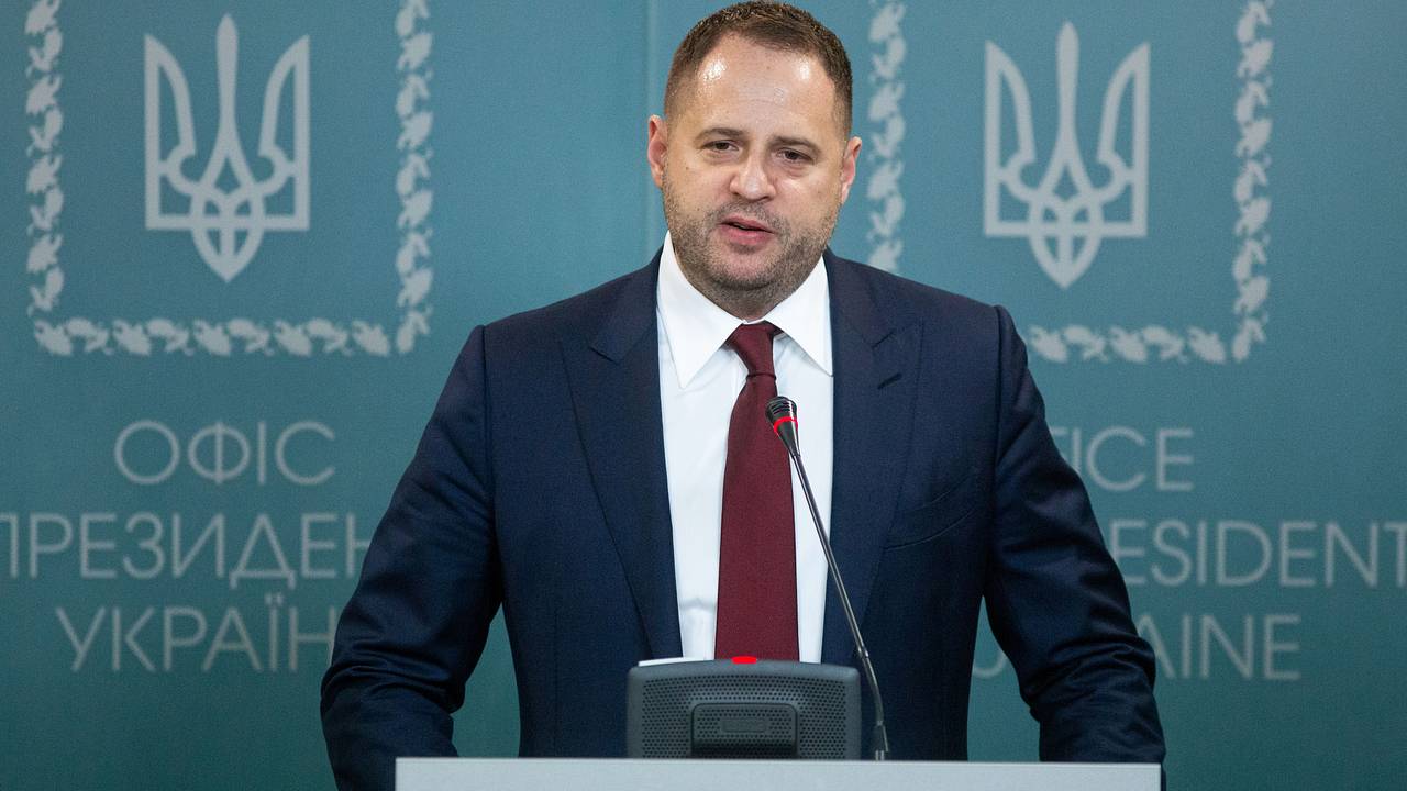 «Жгут какие-то травы, собирают воду с трупов». На Украине заподозрили Ермака в пристрастии к магическим ритуалам