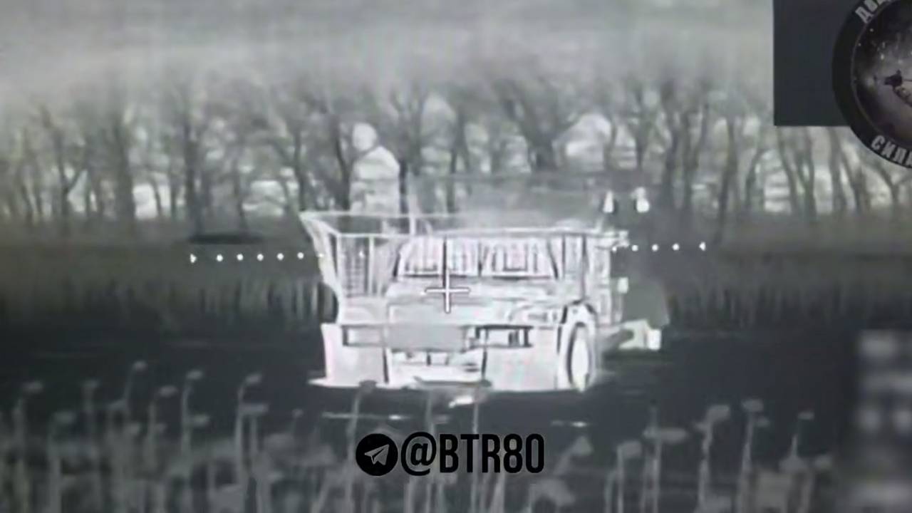 Уничтожение застрявшего британского «Хаски» в зоне СВО попало на видео Уничтожение застрявшего британского «Хаски» в зоне СВО попало на видео