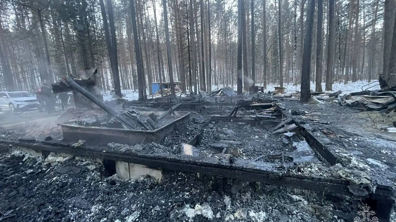 В российском регионе мощный пожар в гостевом доме унес жизни трех человек