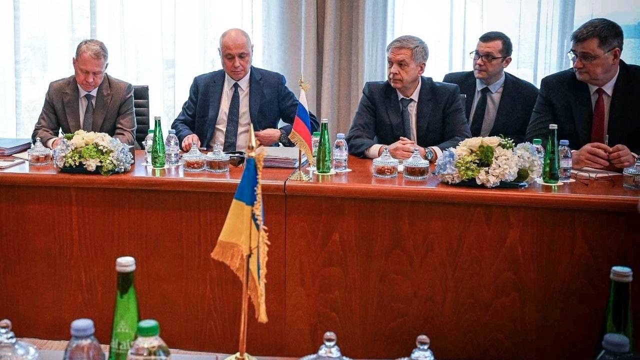 В России отреагировали на сообщение о возможной отмене встречи с США и Украиной в ОАЭ