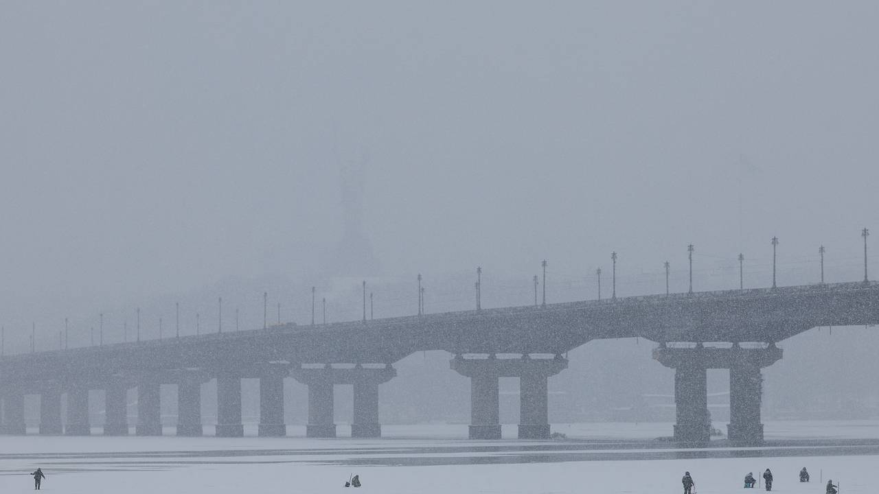 В Киеве «задымился» Днепр