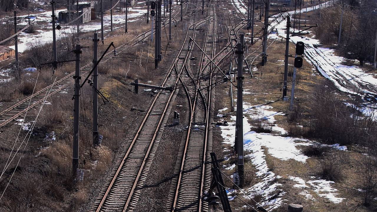 ВС России уничтожили два состава с бойцами и техникой ВСУ
