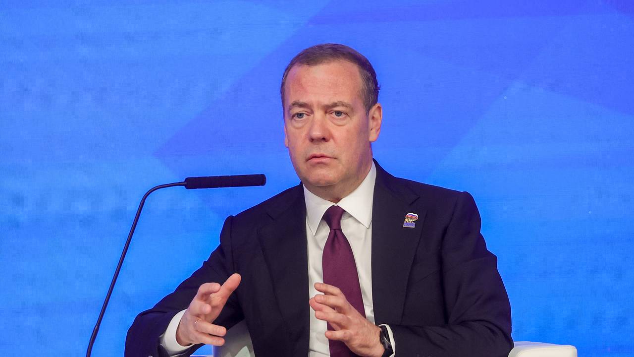 Медведев высказался об условиях переговоров по Украине