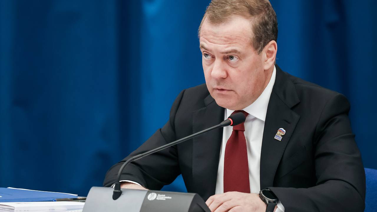 Медведев назвал важнейшую задачу для исключения угрозы реванша со стороны Украины