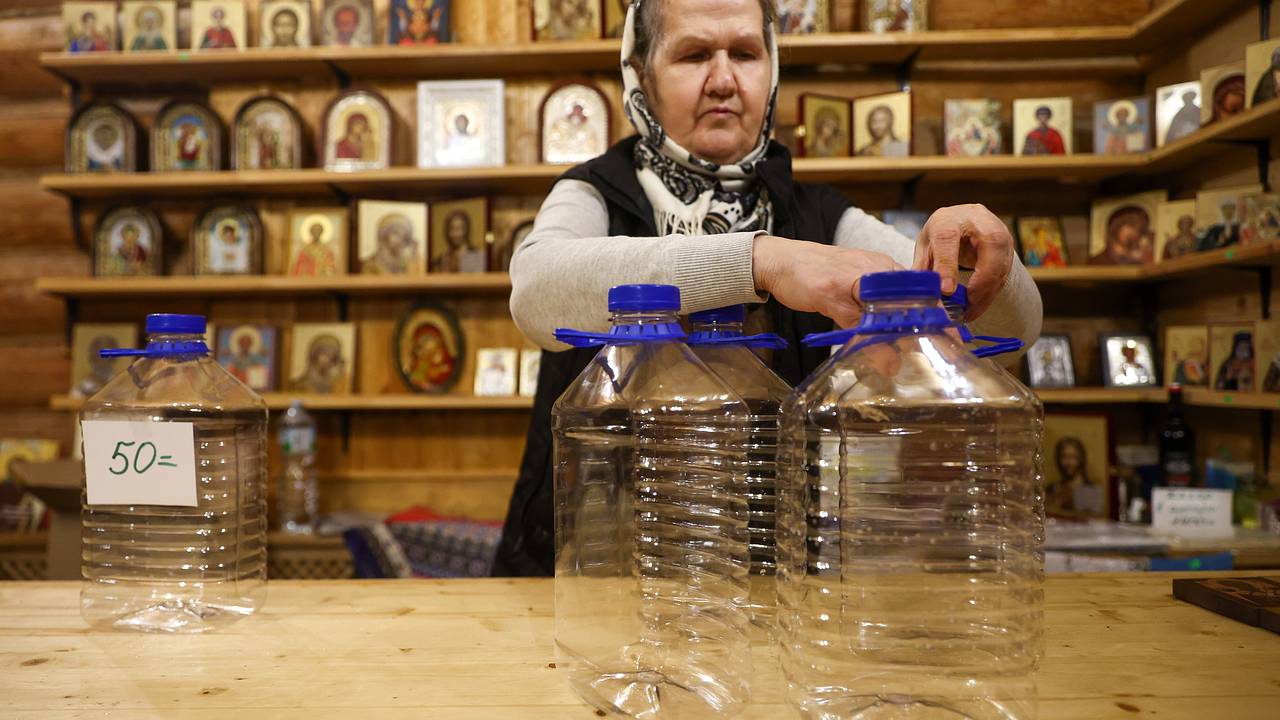 Служитель РПЦ высказался о продаже святой воды
