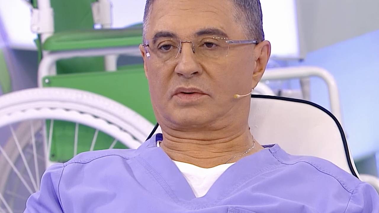 Доктор Мясников ответил пожаловавшейся на острую боль женщине фразой «я бы плюнул и забыл»