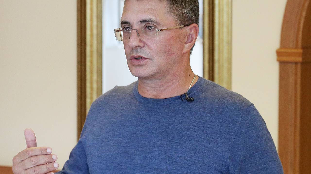 Доктор Мясников предостерег россиян от превращения в «желеобразных американцев»