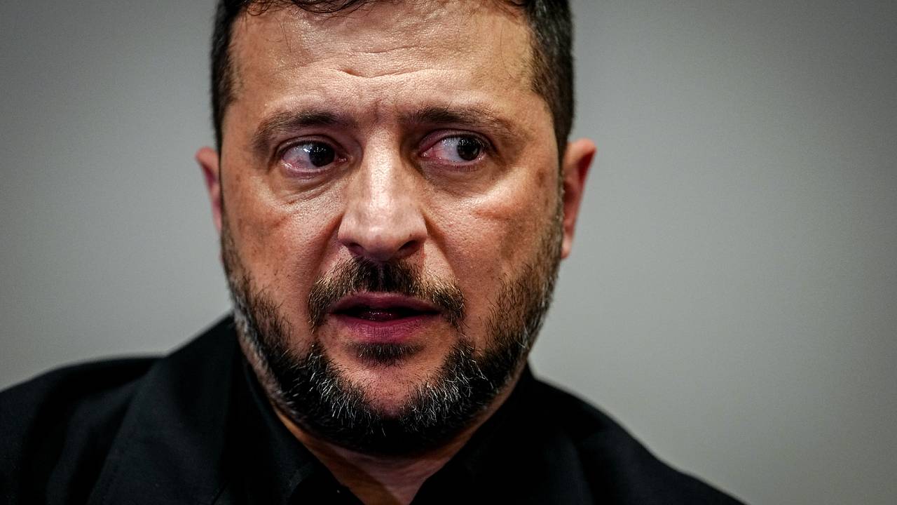 Зеленского уличили в предпочтении потерять территории военным путем