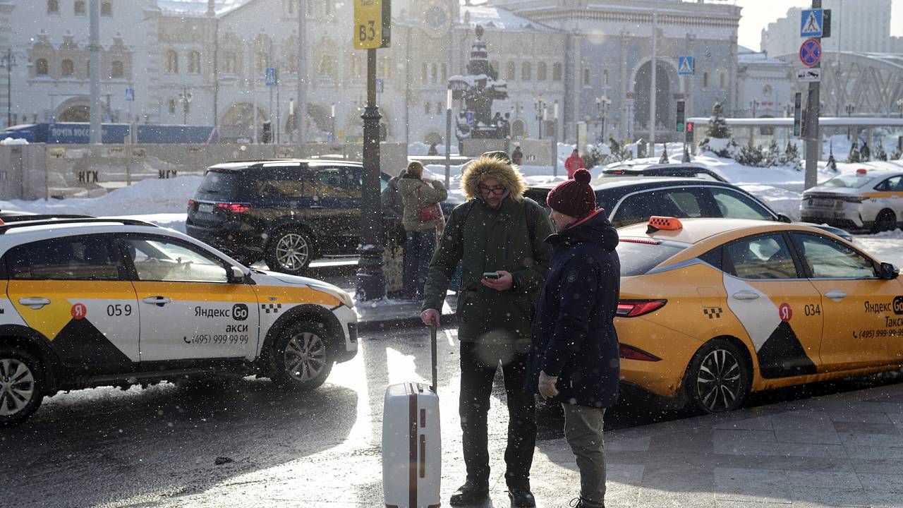 Повышение цен на такси в непогоду предложили ограничить