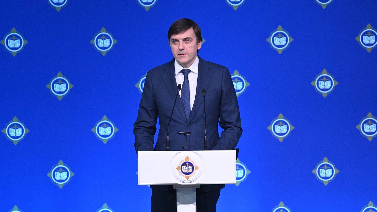 Глава Минпросвещения России прокомментировал три нападения на школы за два дня Глава Минпросвещения России прокомментировал три нападения на школы за два дня