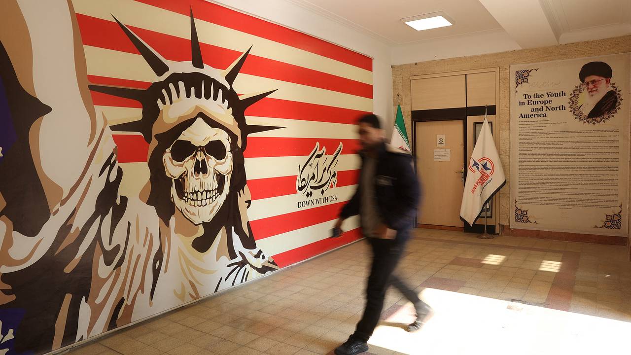 США начали готовиться к смене режима в Иране