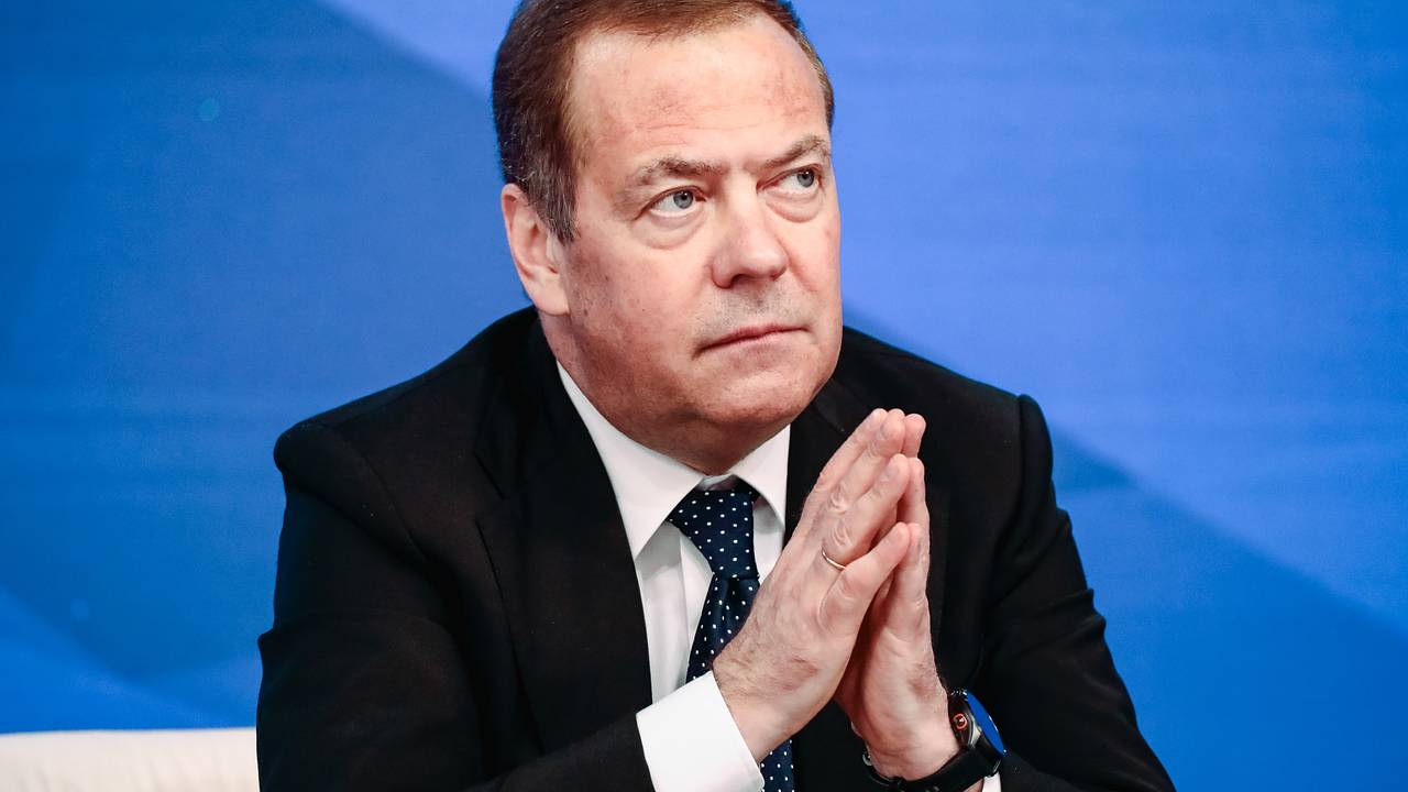 Медведев заявил о загнавшей себя в чудовищную ловушку Европе