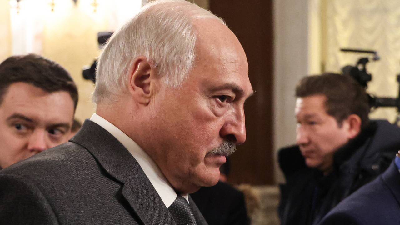 Лукашенко объяснил пользу от экономии на уличном освещении на примере пенсий