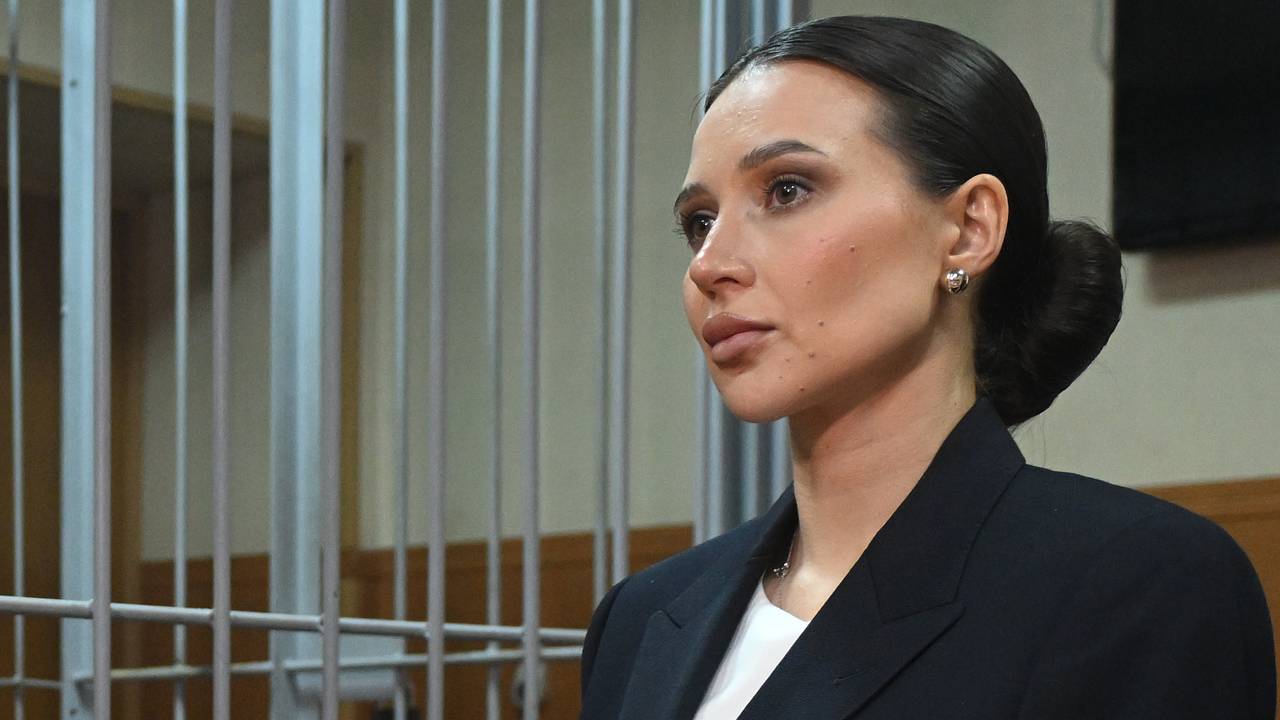 У Лерчек изъяли дорогие украшения и десятки миллионов рублей