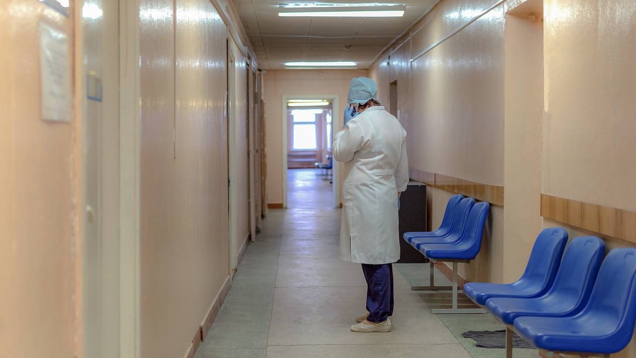 В российском городе мужчина попал в больницу из-за 30-сантиметрового дилдо