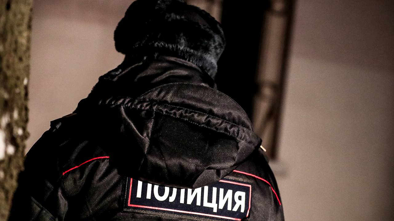 В российском городе мужчина открыл огонь с балкона