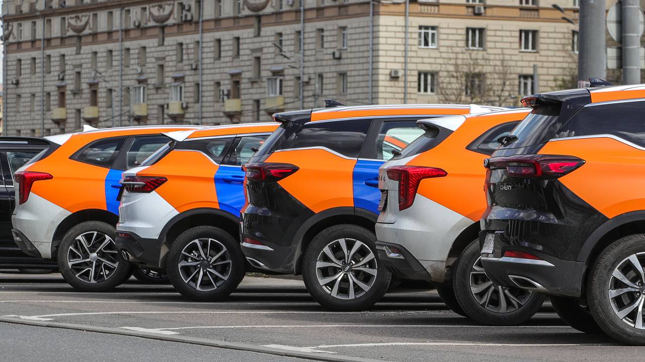 Россияне предпочли арендованные автомобили собственным