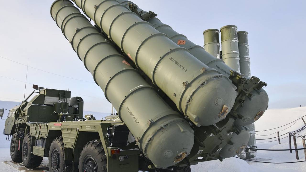 Жители российского города рассказали о серии взрывов в небе Жители российского города рассказали о серии взрывов в небе