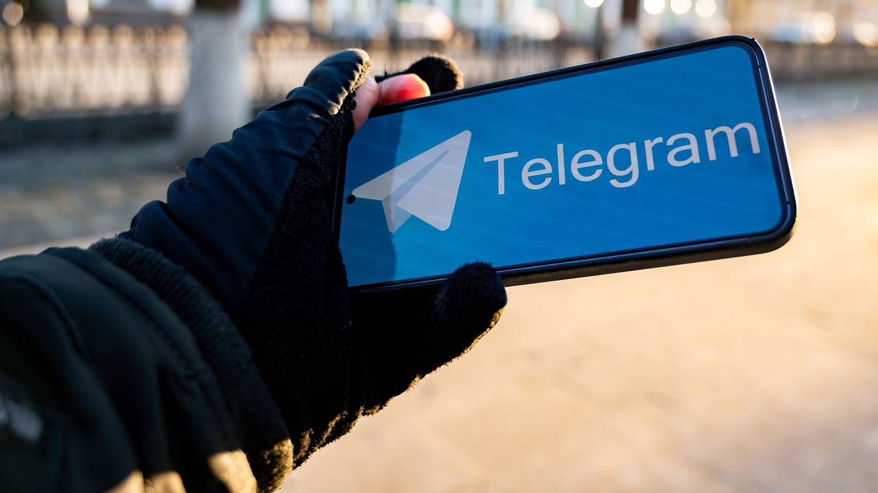 Россияне массово жалуются на сбои в Telegram. Ходят слухи о замедлении мессенджера Россияне массово жалуются на сбои в Telegram. Ходят слухи о замедлении мессенджера