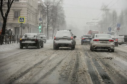 В российском городе пожаловались на фекальный потоп на новой дороге