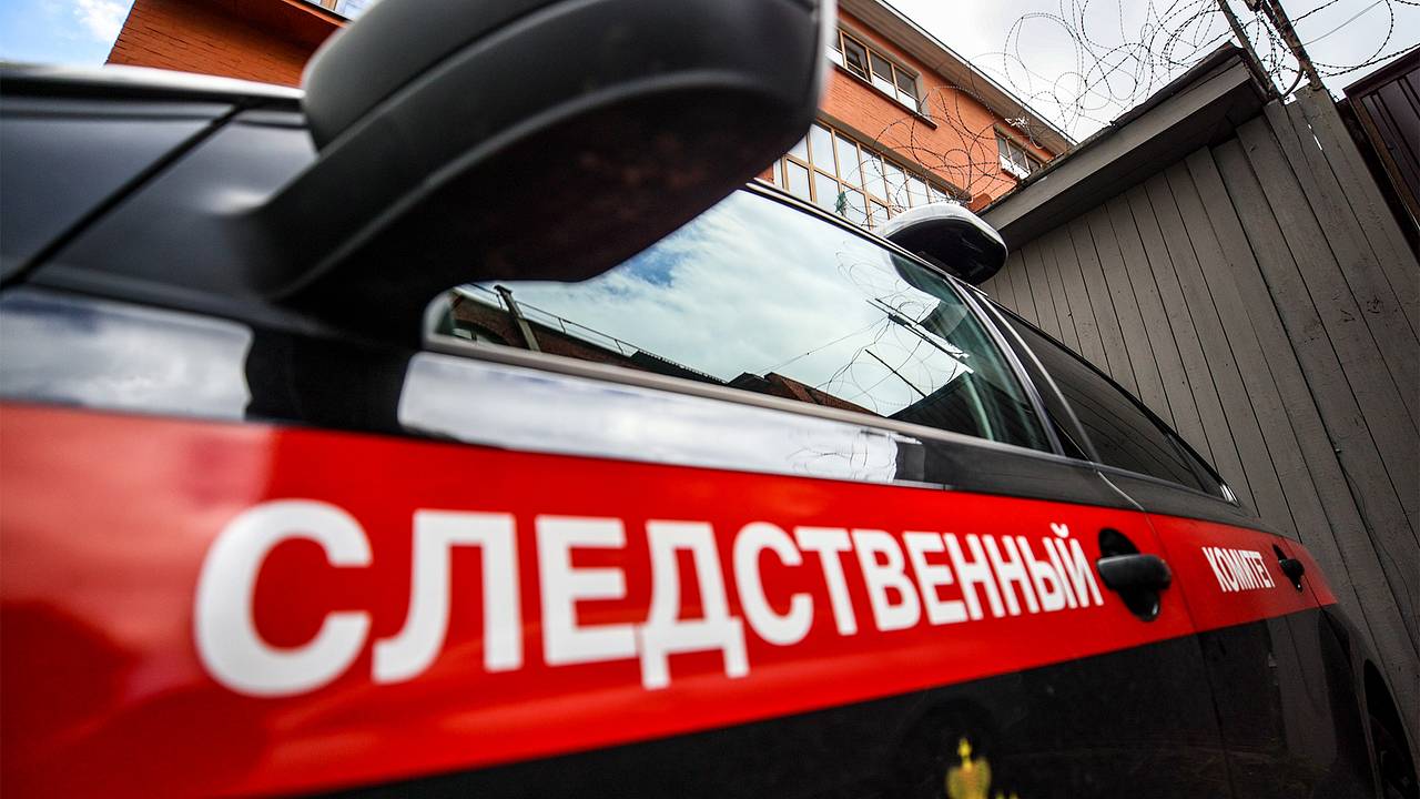 Российский золотопромышленник и его сын сделали из мужчины раба