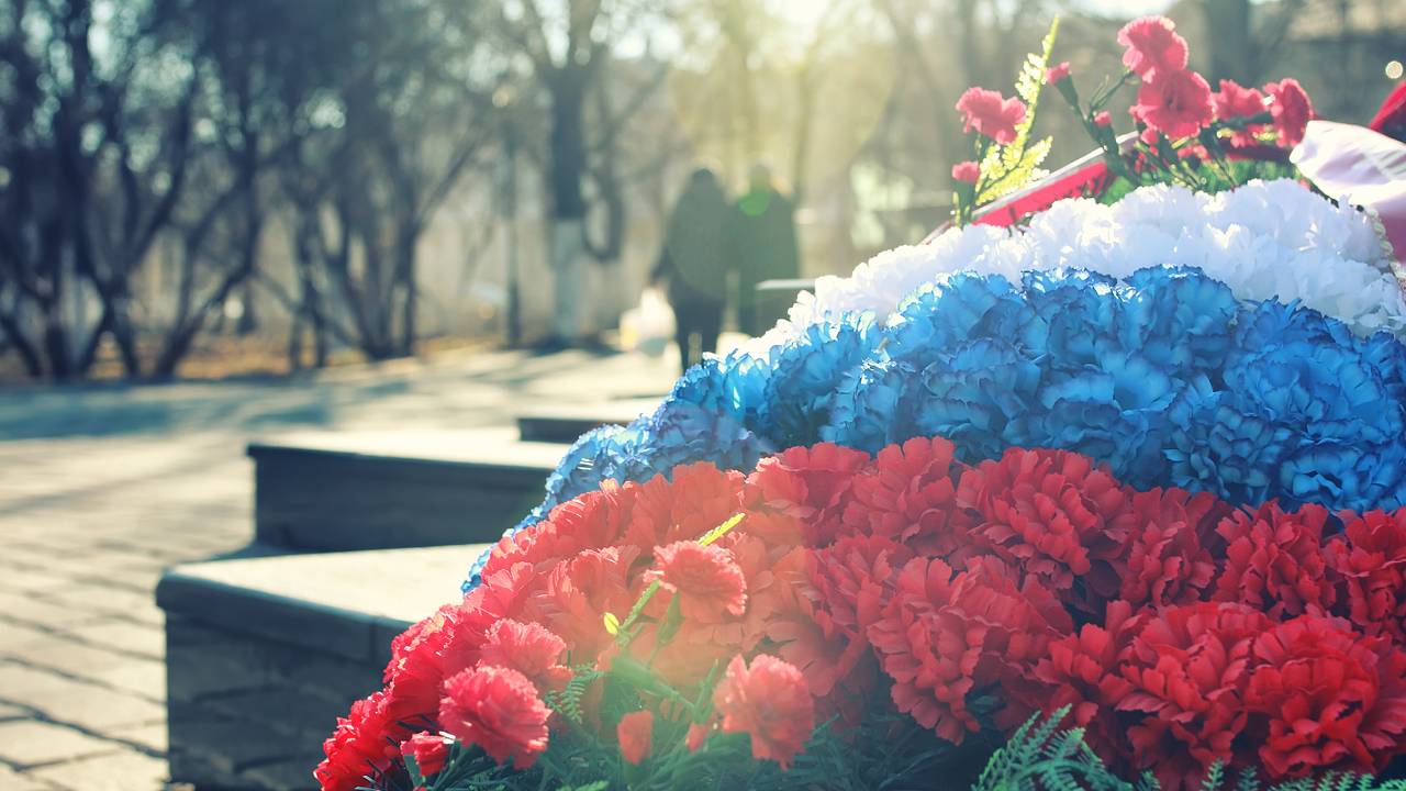 Стало известно о сливавших данные о цинковых гробах с телами бойцов СВО военкомах
