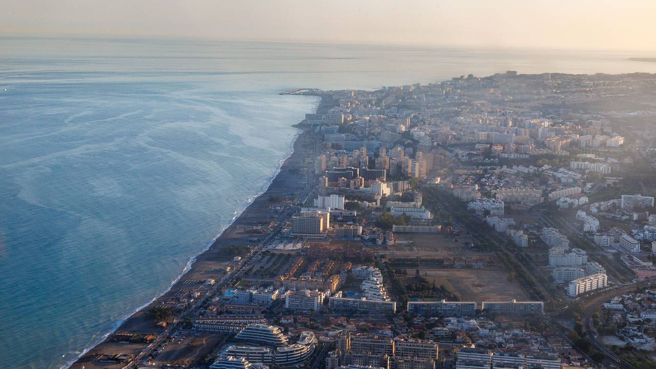 Отдыхающую на пляже мать арестовали из-за наркотиков в крови ее ребенка