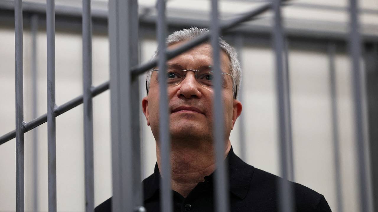 Отменено решение об изъятии дома и земли у бывшего замглавы Минобороны России
