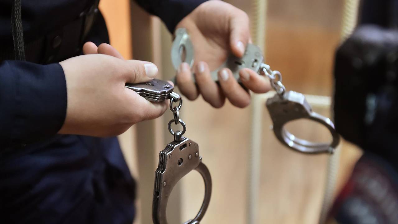 Два россиянина украли больше миллиона рублей у ветерана СВО