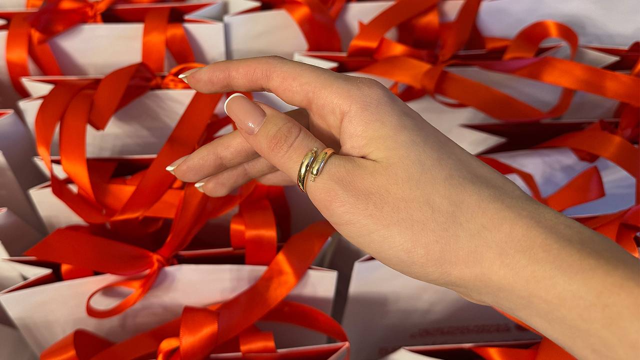 Россиянам предложили кольцо-сосиску к 14 февраля Россиянам предложили кольцо-сосиску к 14 февраля
