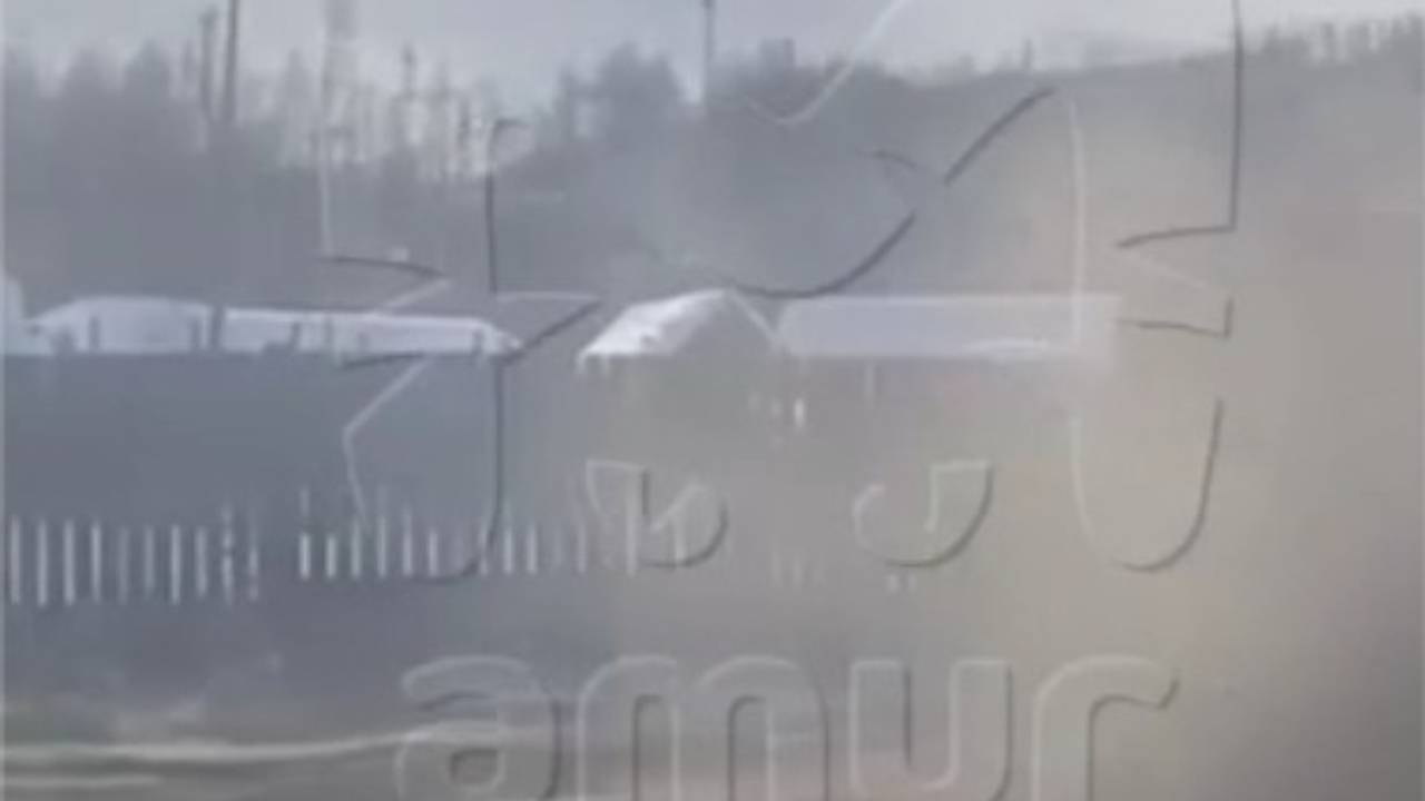 Российский поселок засыпало черным снегом