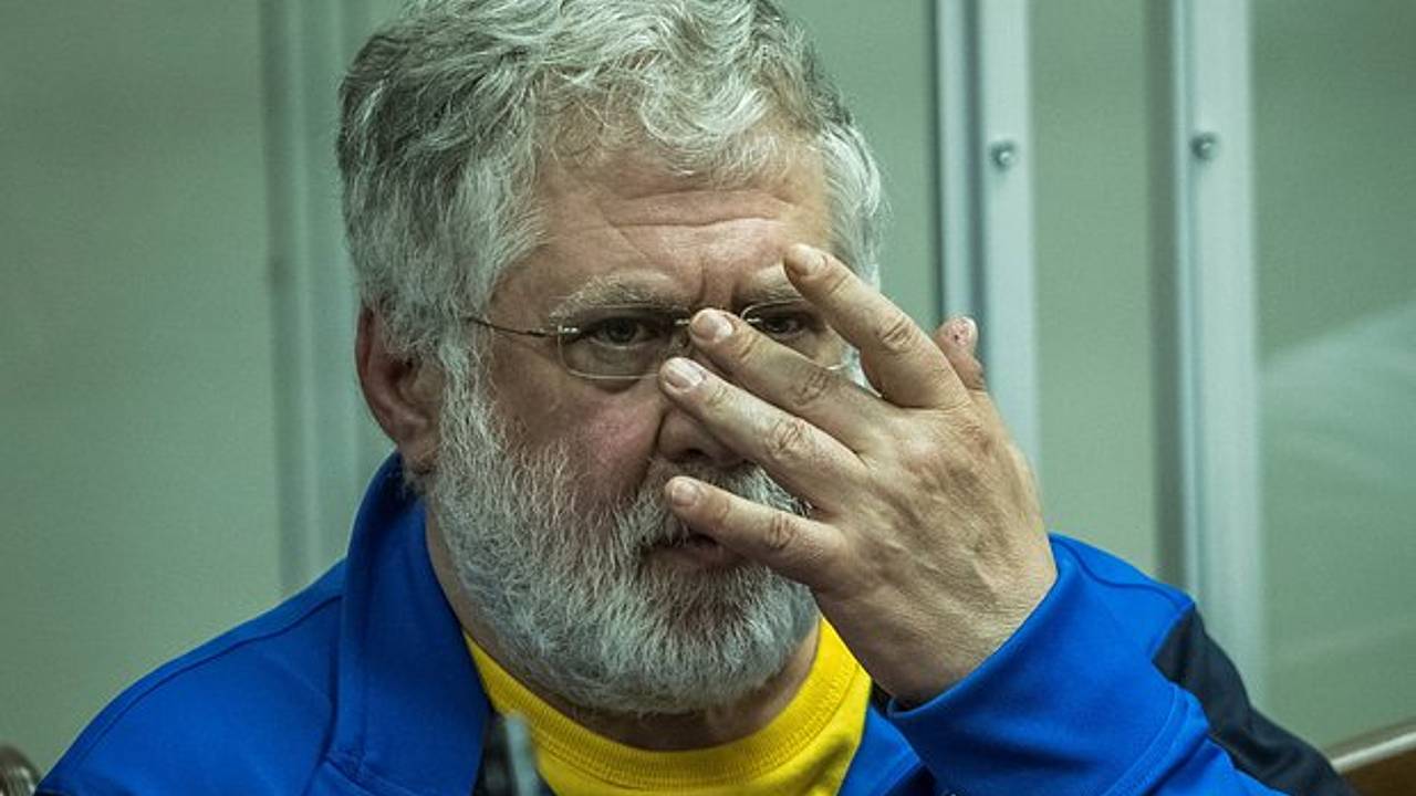Олигарх в кепке с сердечком отметил в суде день рождения вместе с главной ведьмой Украины