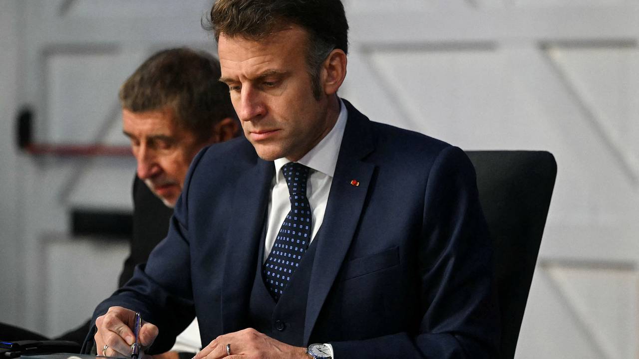 Франция решила создать прямой канал связи с Россией