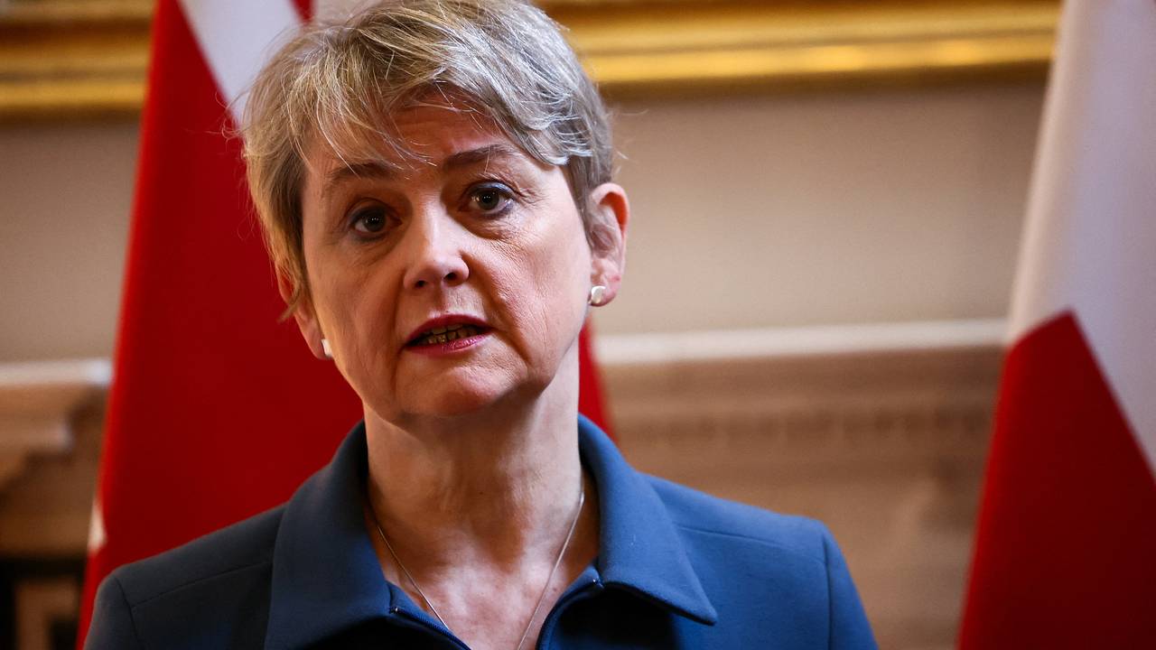 Глава МИД Британии призвала усилить давление на Россию