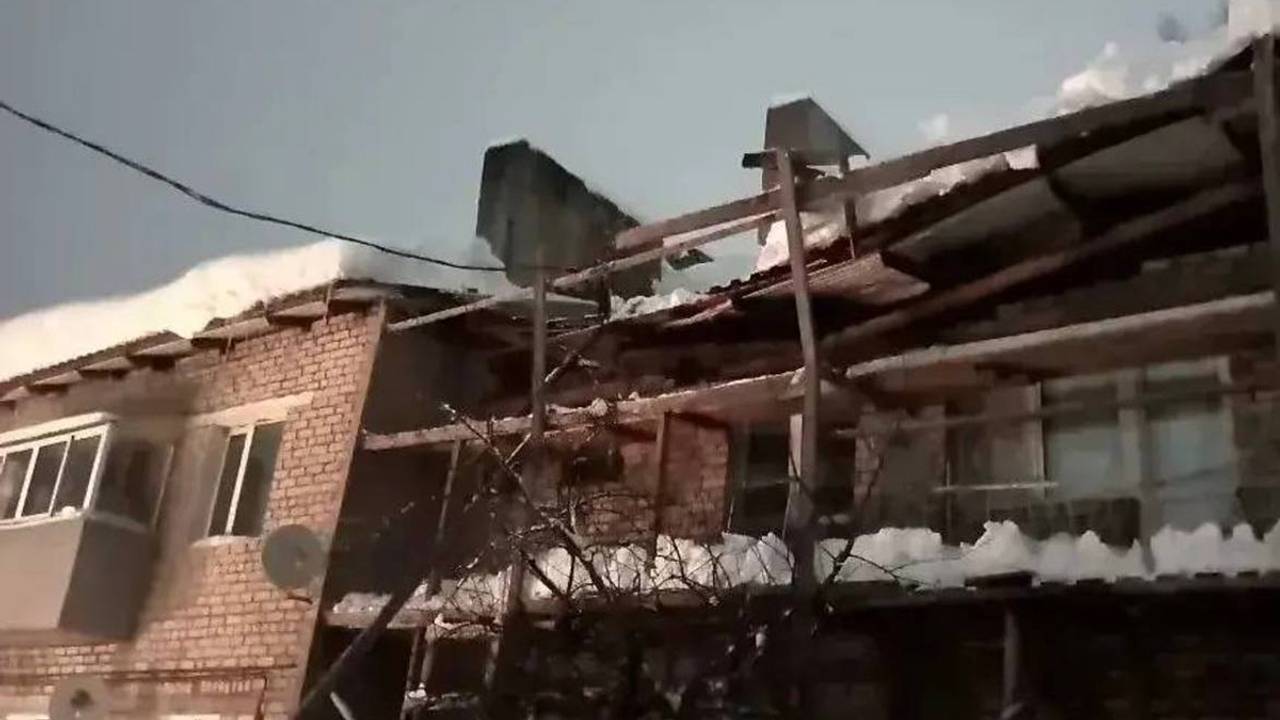 В российском городе рухнула крыша многоквартирного дома