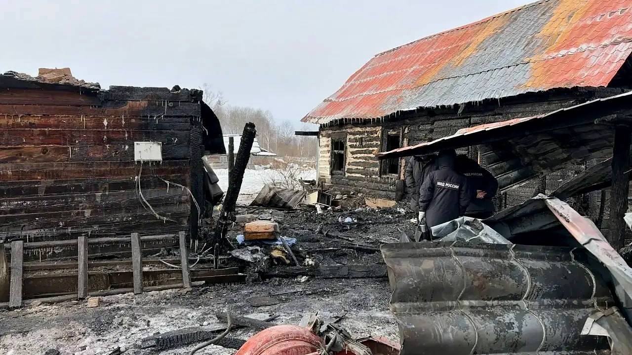 Четверо детей с матерью стали жертвами поджога дома в российском регионе