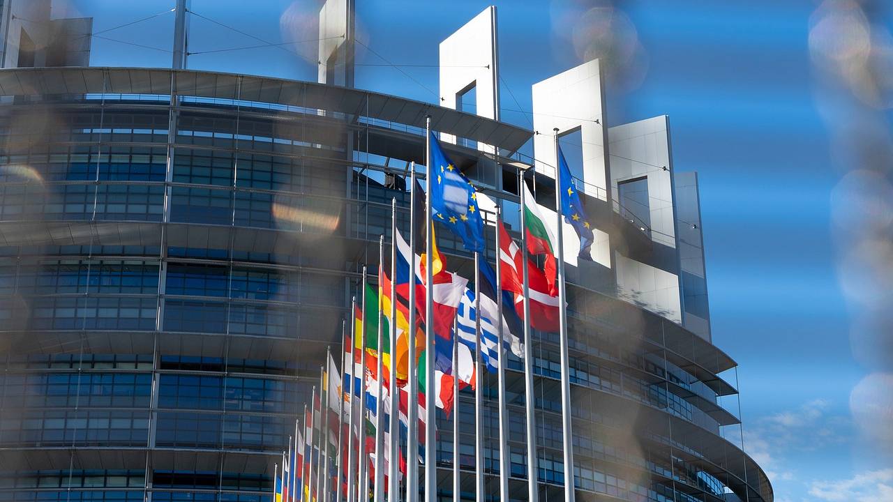 Европейцам назвали последствия решения бросить вызов США