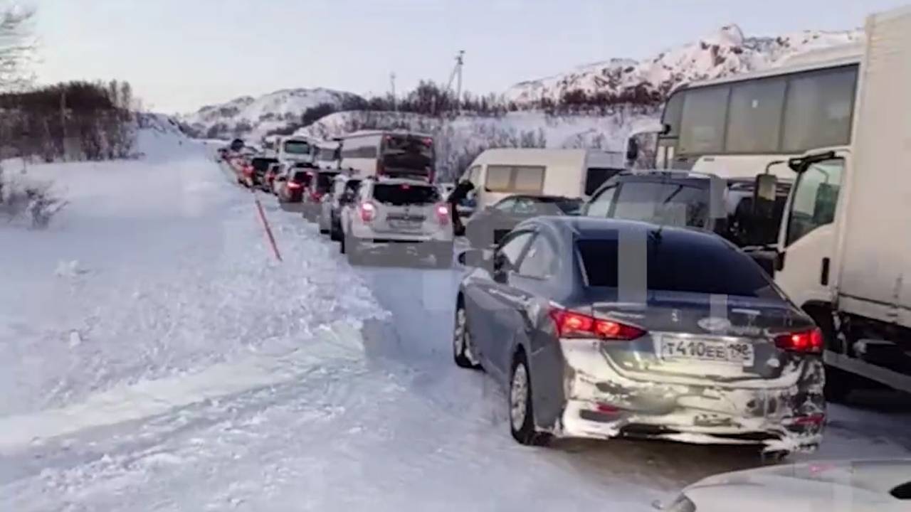 В Мурманской области образовались огромные пробки В Мурманской области образовались огромные пробки
