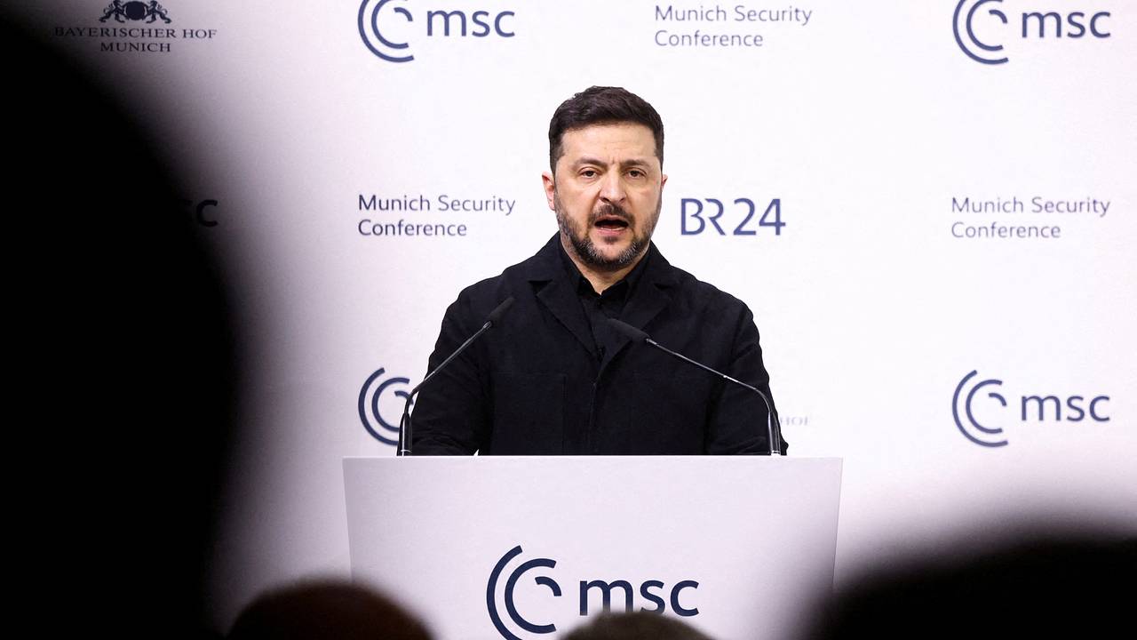 В России назвали высказывания Зеленского в адрес политиков сумасшествием