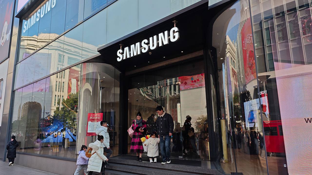 Смартфон Samsung появился в продаже до релиза
