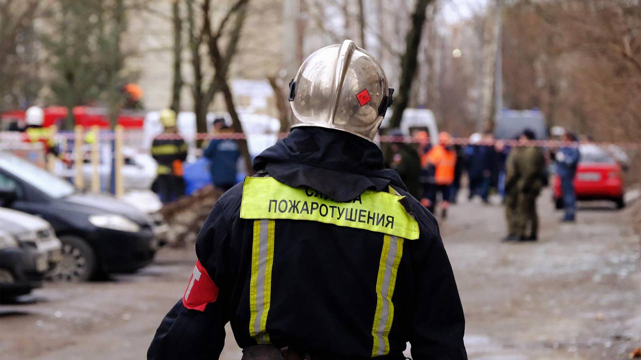 В российском регионе потушили загоревшиеся после атаки ВСУ резервуары с нефтью