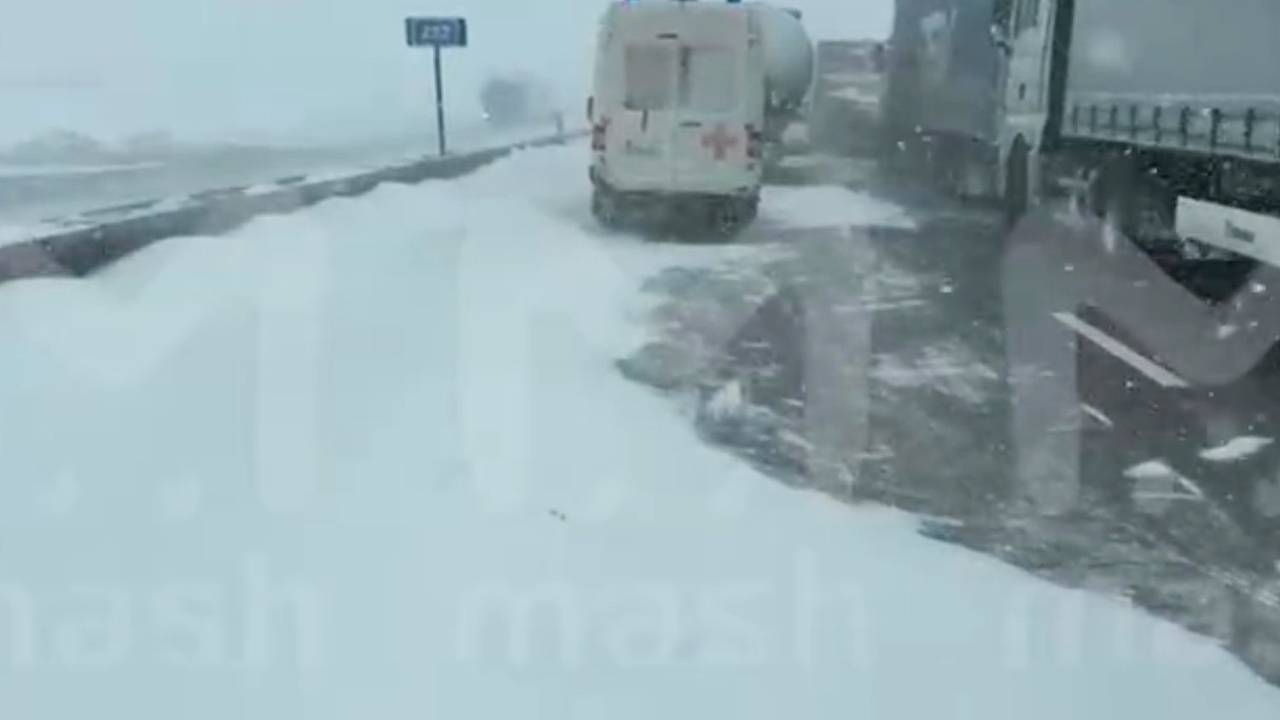 Сотни водителей стали заложниками пробки в Тульской области