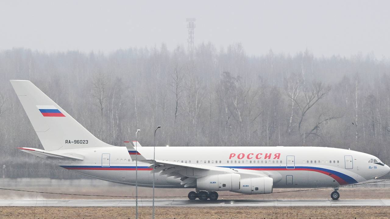 Самолет специального отряда «Россия» вылетел в Женеву